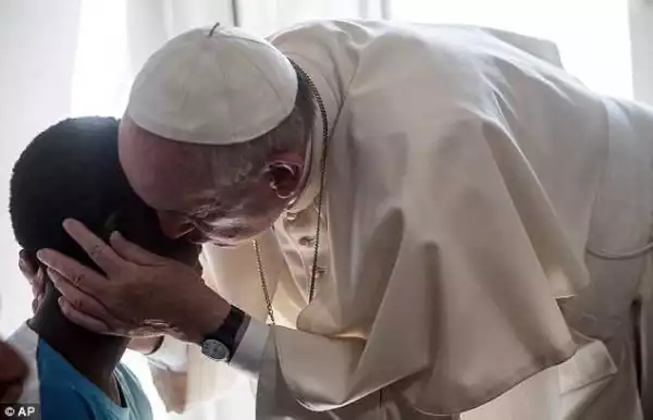 Photos: Pope Francis Pays Surprise Visit To 20 Ex-Prostitutes In Rome, 7 Nigerians Included